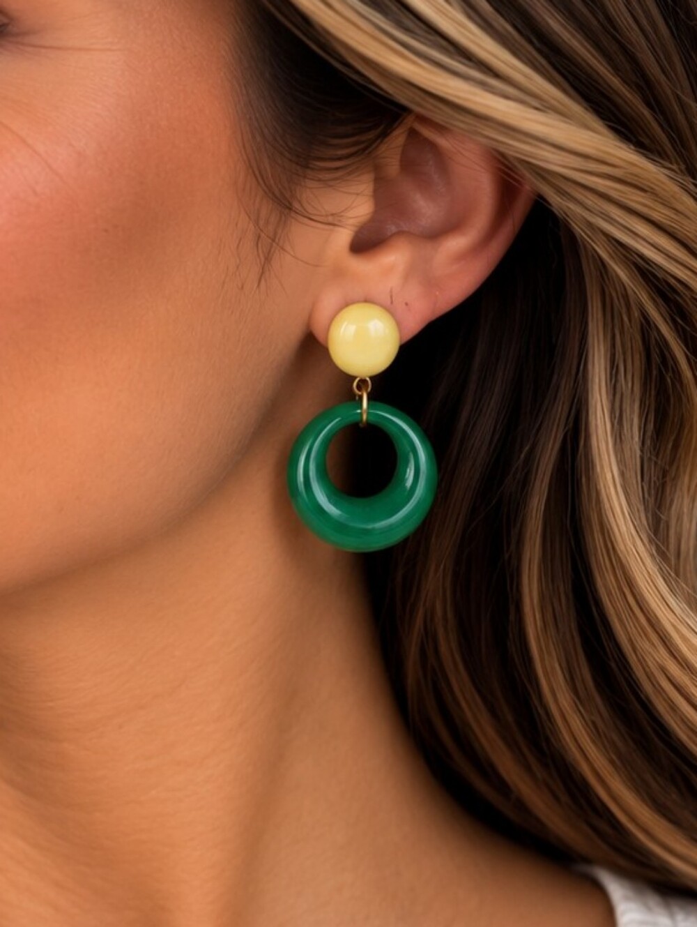 💎 Green Yellow Mod Hoop Drop Earrings Retro Statement Gold Tone Posts